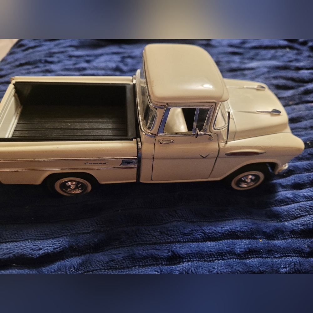 1957 Chevrolet Cameo Pickup 1/28